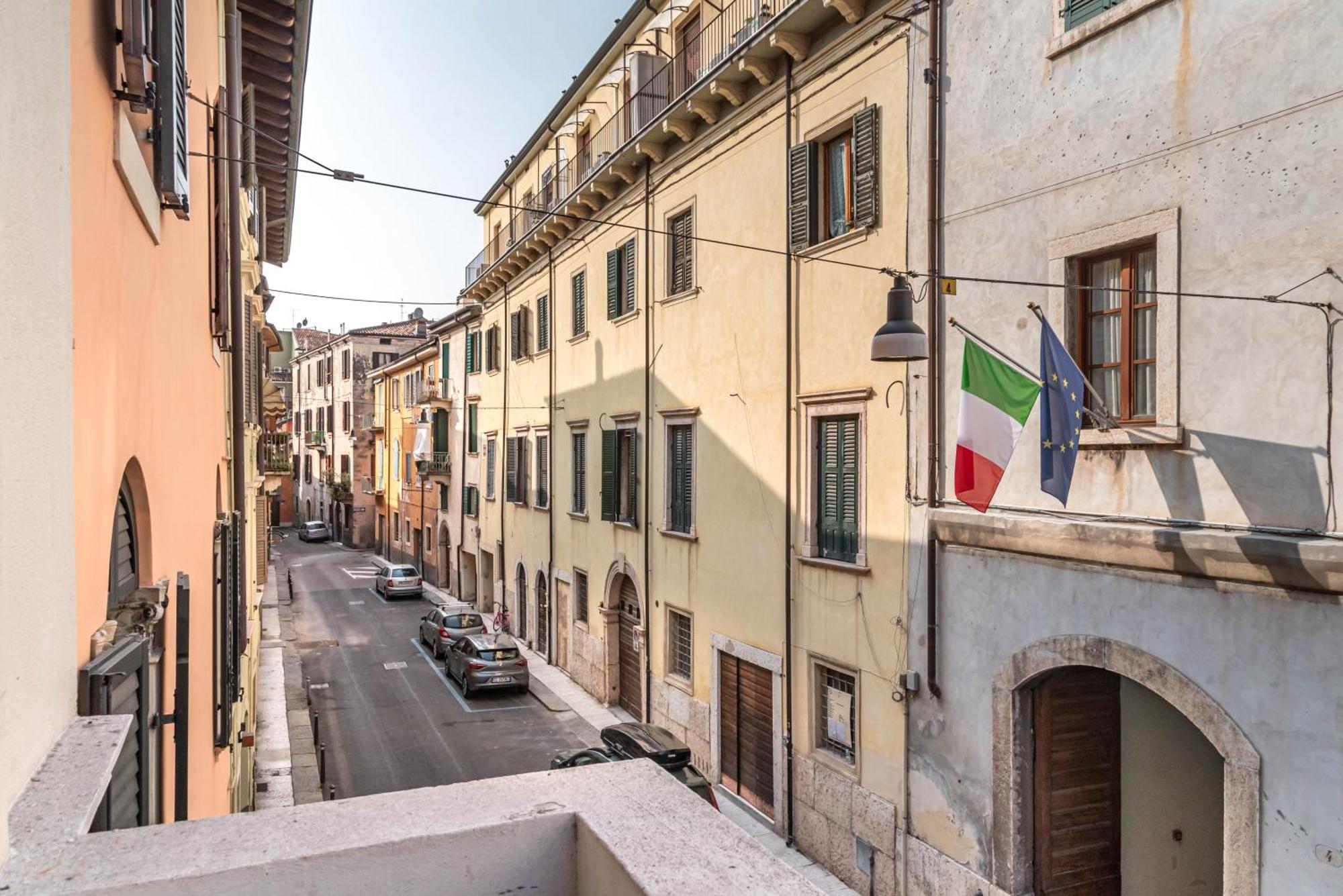 Piazza Isolo Central Apartment Werona Zewnętrze zdjęcie