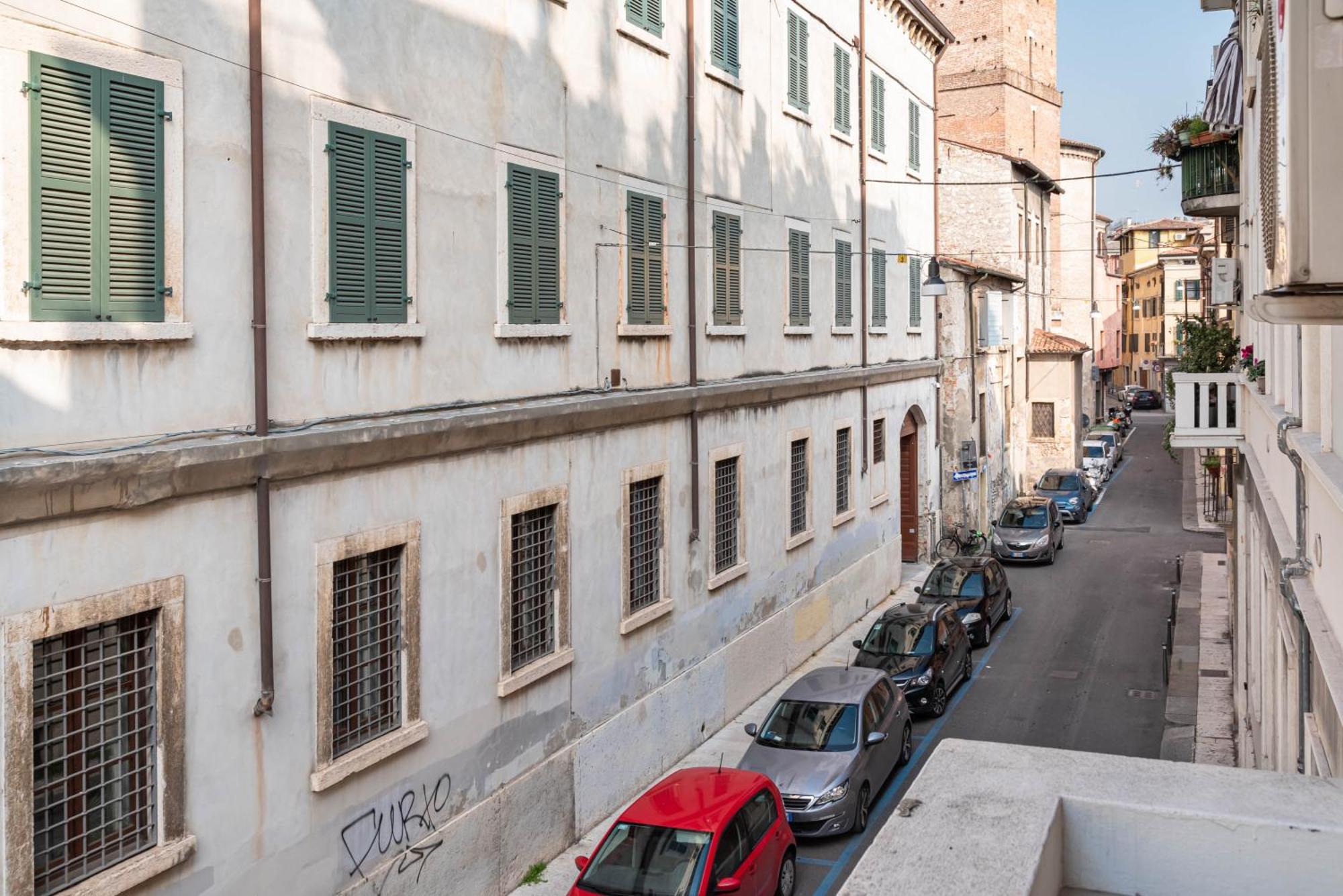 Piazza Isolo Central Apartment Werona Zewnętrze zdjęcie